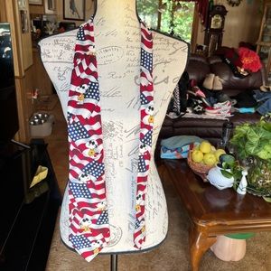 Men’s neck tie vintage Peanuts red, white & cool Snoopy 100% silk.